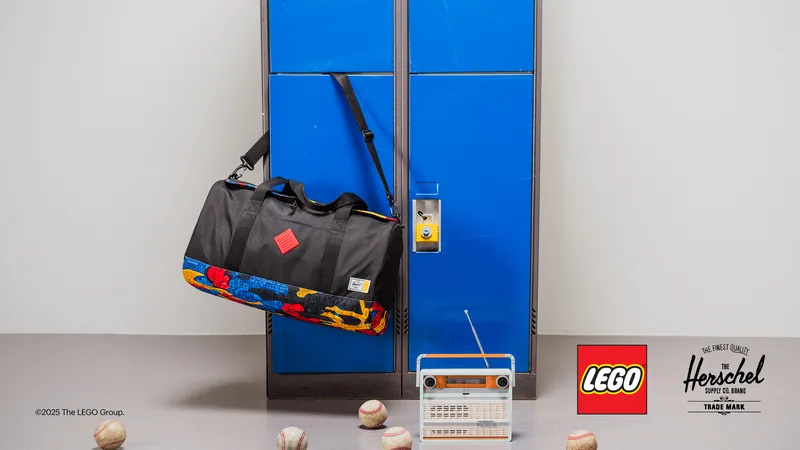 Herschel Heritage™ Duffle – Abstract Bricks von LEGO – Produktfoto 4 von 6