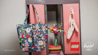 Herschel Retreat™ Tote – Garden Floral van LEGO – productfoto 5 van 5