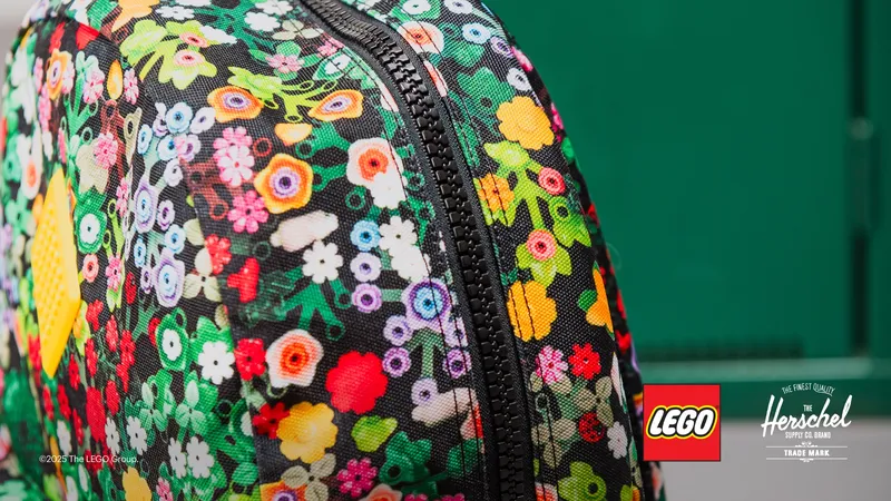 Herschel Heritage™ Youth Backpack – Scavenger Hunt Meadow von LEGO – Produktfoto 8 von 10