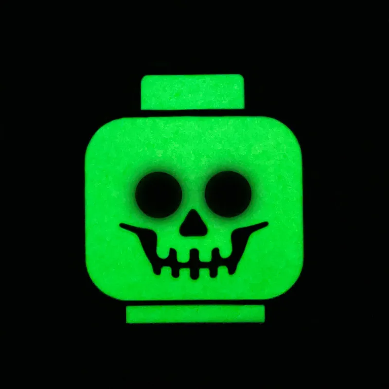 Skeleton Head Glow-In-The-Dark Bag Tag von LEGO – Produktfoto 6 von 8