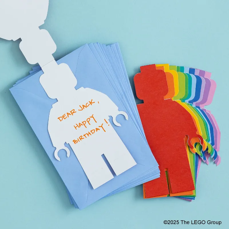Minifigure Notecards: 12 Shaped Notecards with Envelopes von LEGO – Produktfoto 3 von 4