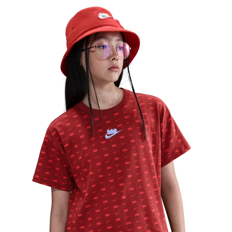 Nike x LEGO® Collection Cropped T-Shirt van LEGO – productfoto 1 van 4