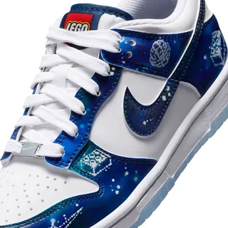 Nike Dunk Low x LEGO® Collection – Big Kids' Shoes von LEGO – Produktfoto 4 von 12