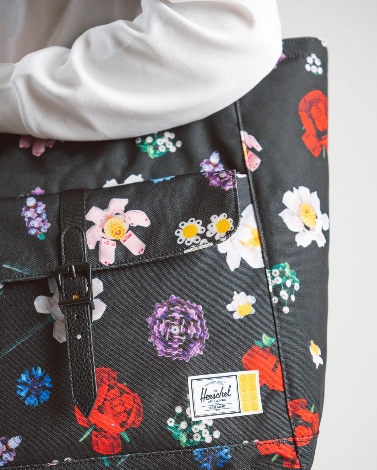 LEGO LEGO® Herschel Retreat™ Tote – Falling Florals (5010425) - image 3