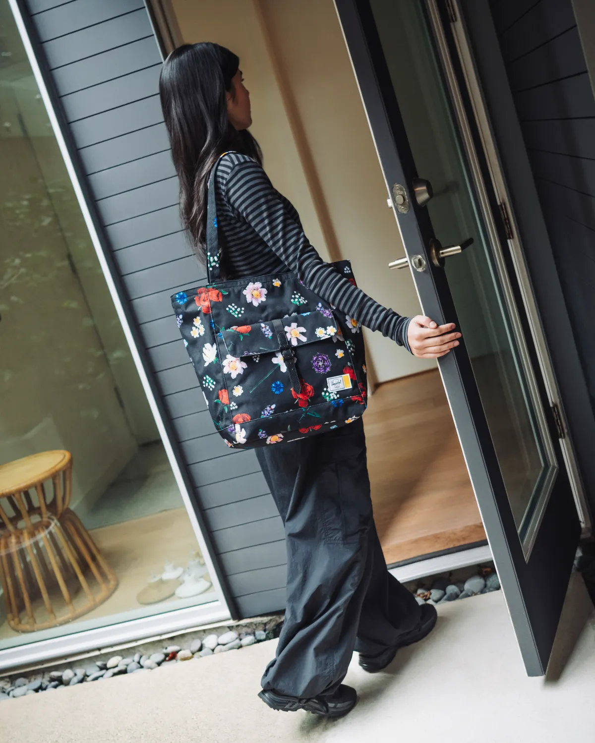 LEGO LEGO® Herschel Retreat™ Tote – Falling Florals (5010425) - image 5