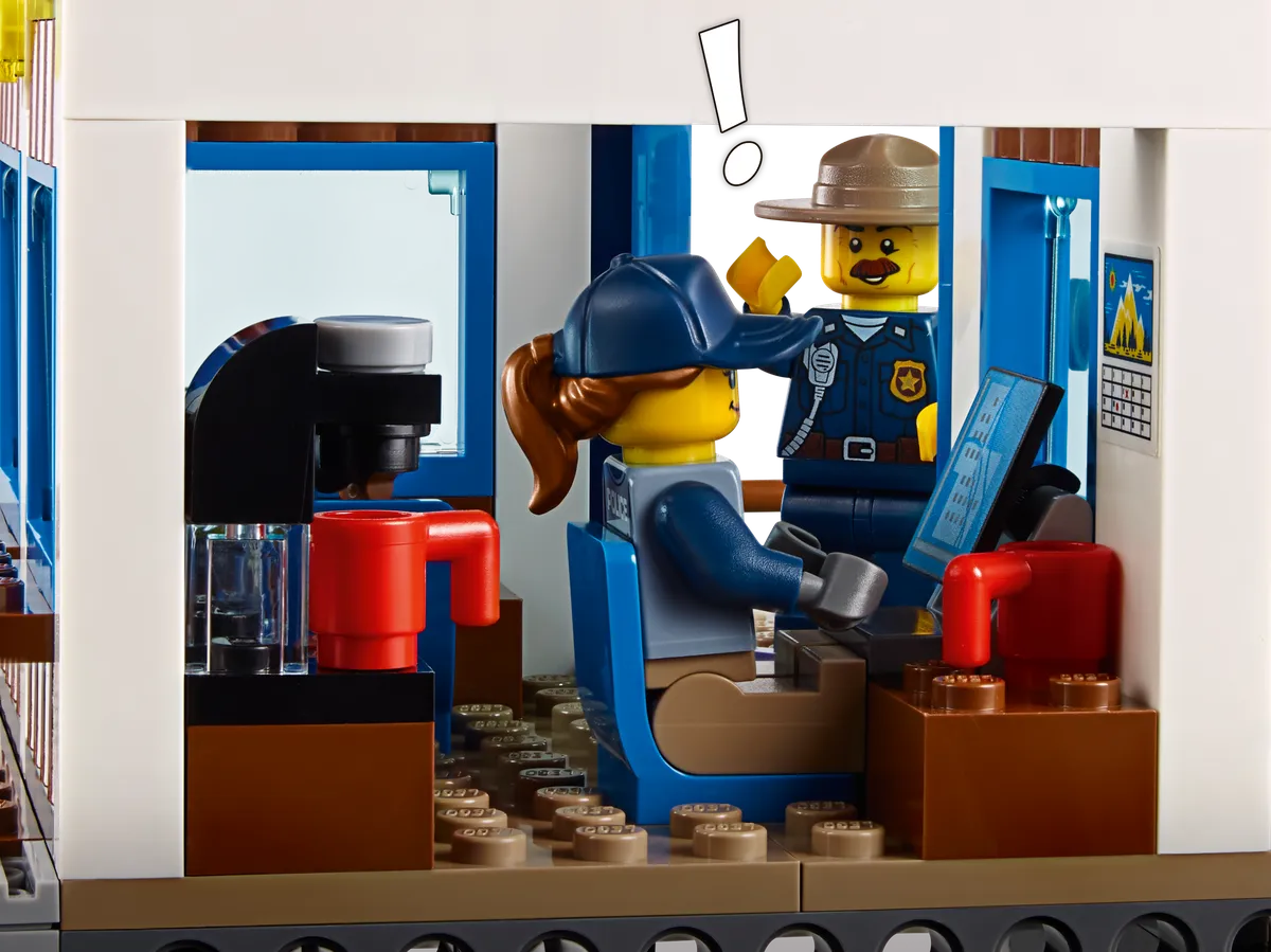 LEGO Mountain Police Headquarters (60174) - Bild 7