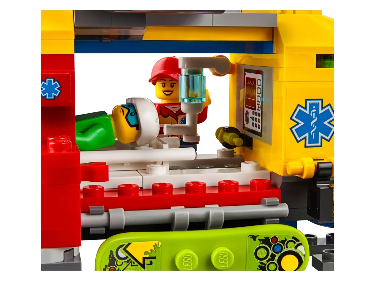 LEGO Ambulance Helicopter (60179) - image 3