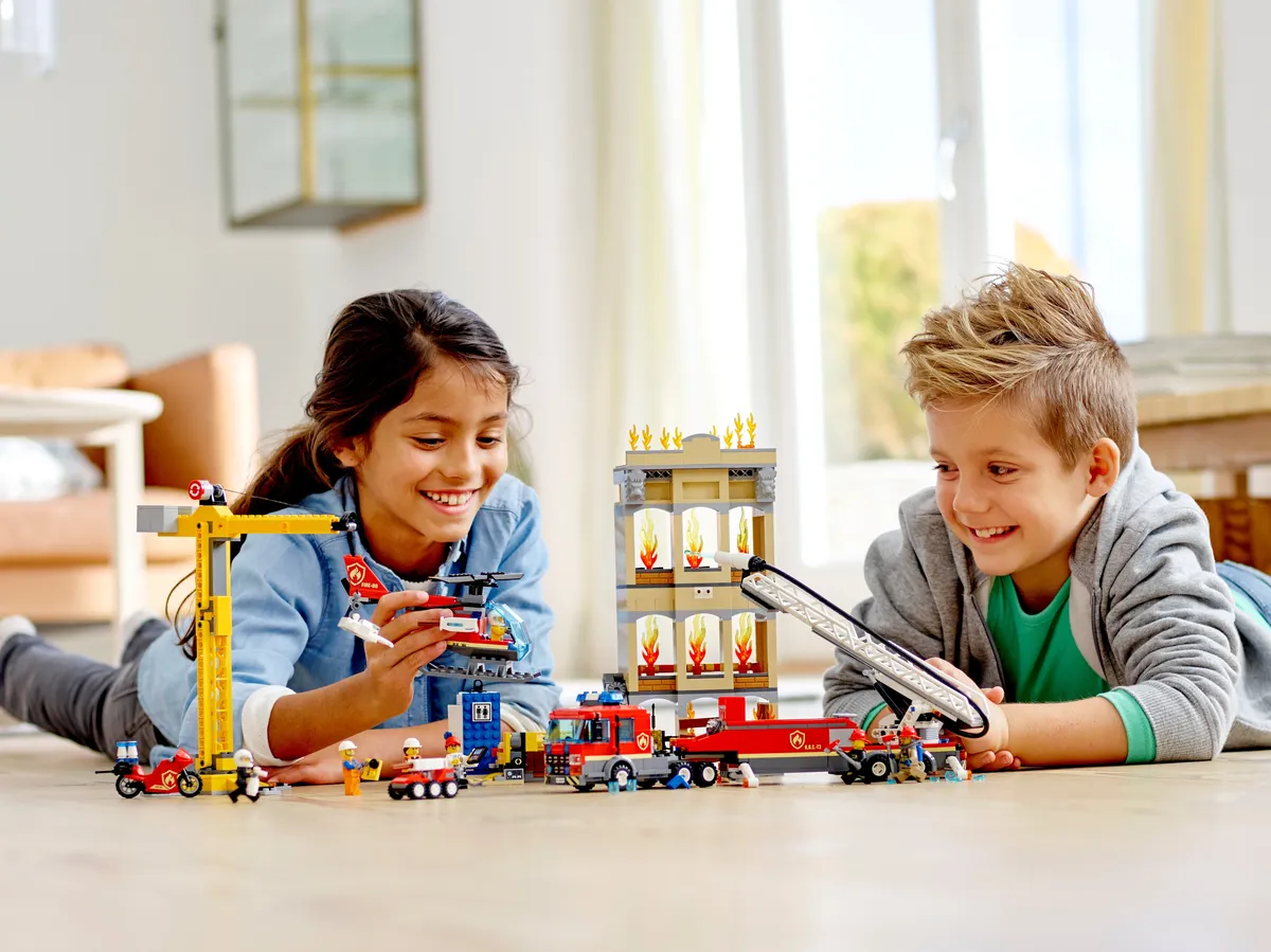 LEGO Downtown Fire Brigade (60216) - image 9