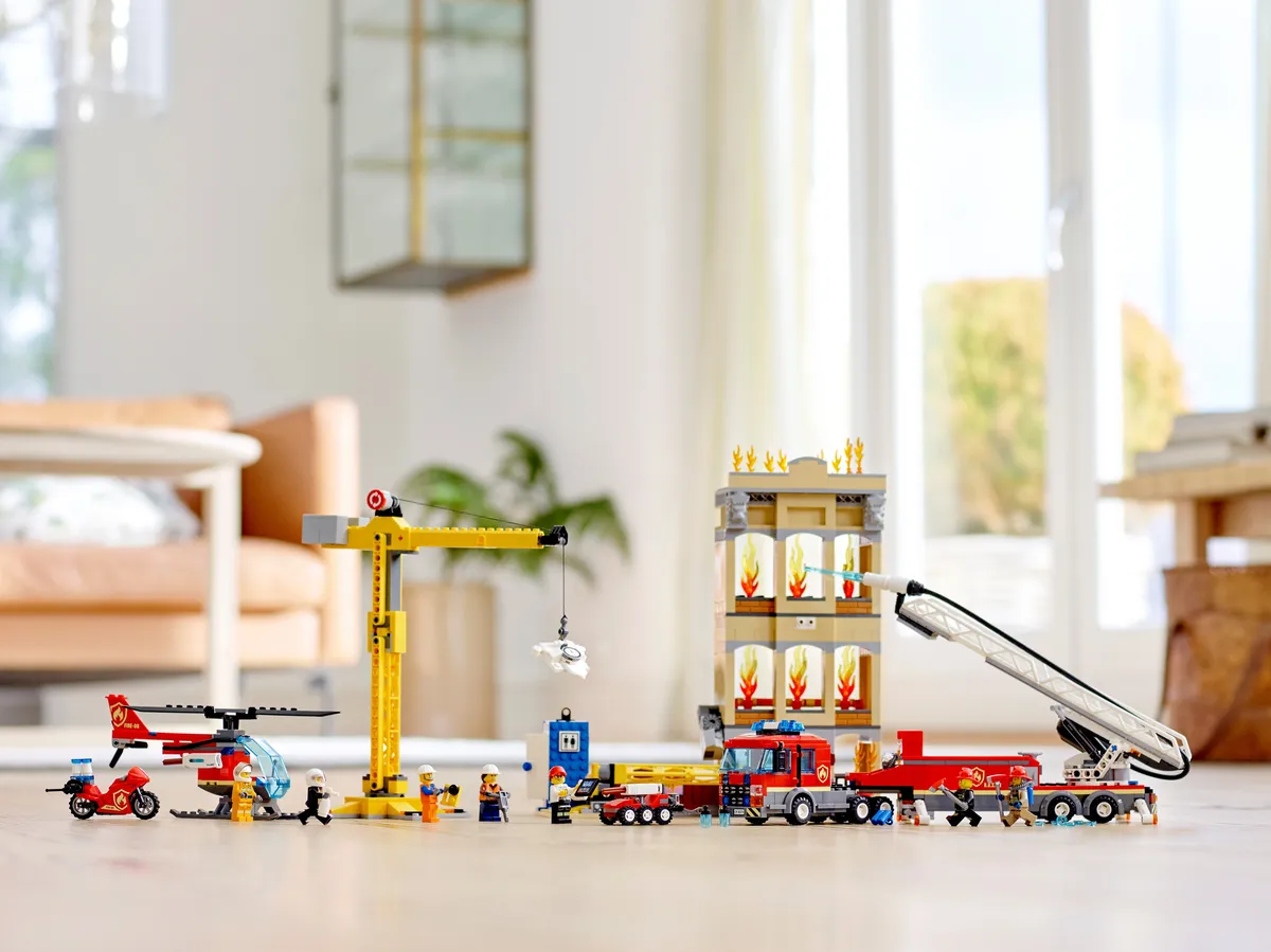 LEGO Downtown Fire Brigade (60216) - image 10