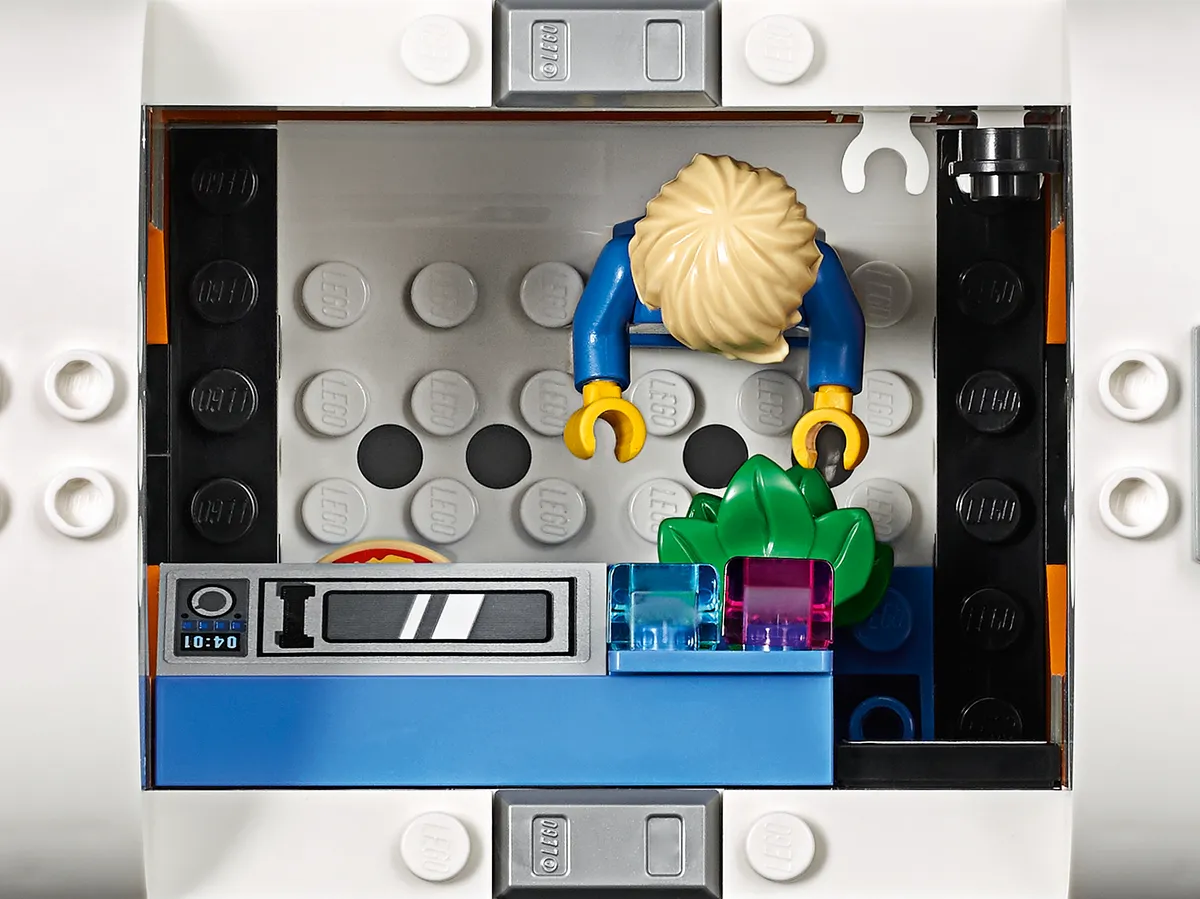 LEGO Lunar Space Station (60227) - image 6