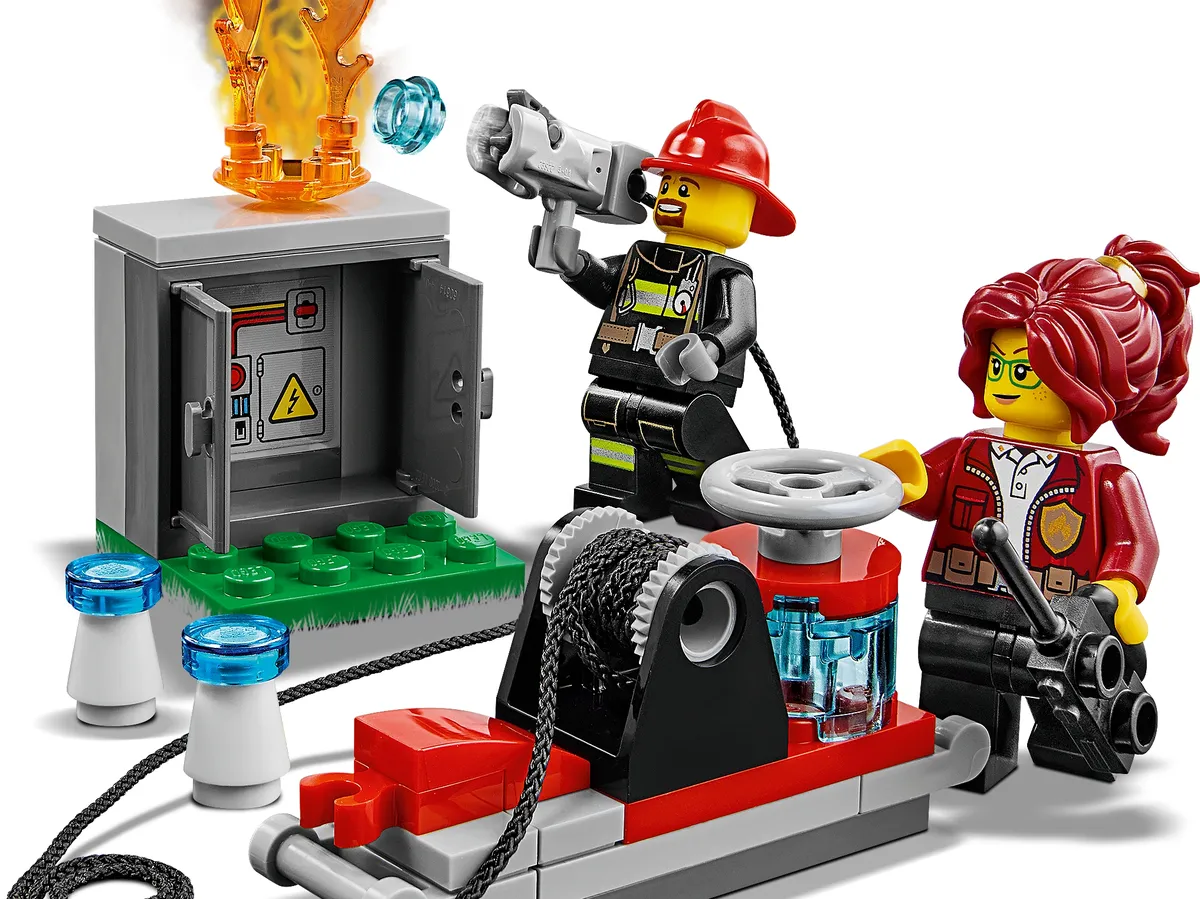 LEGO Fire Chief Response Truck (60231) - image 5