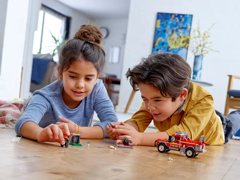 Fire Chief Response Truck van LEGO – productfoto 8 van 9