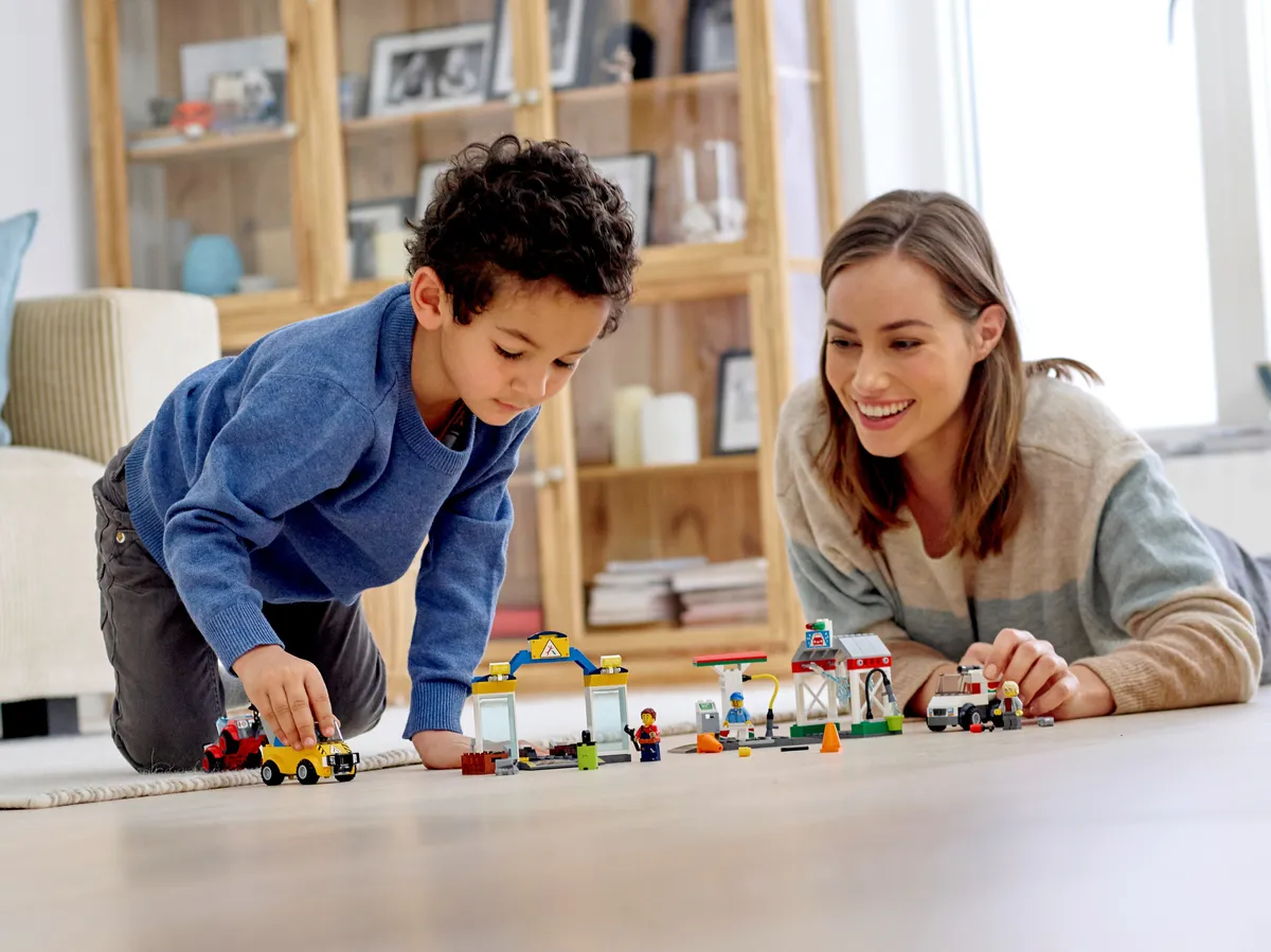 LEGO Garage Center (60232) - image 9