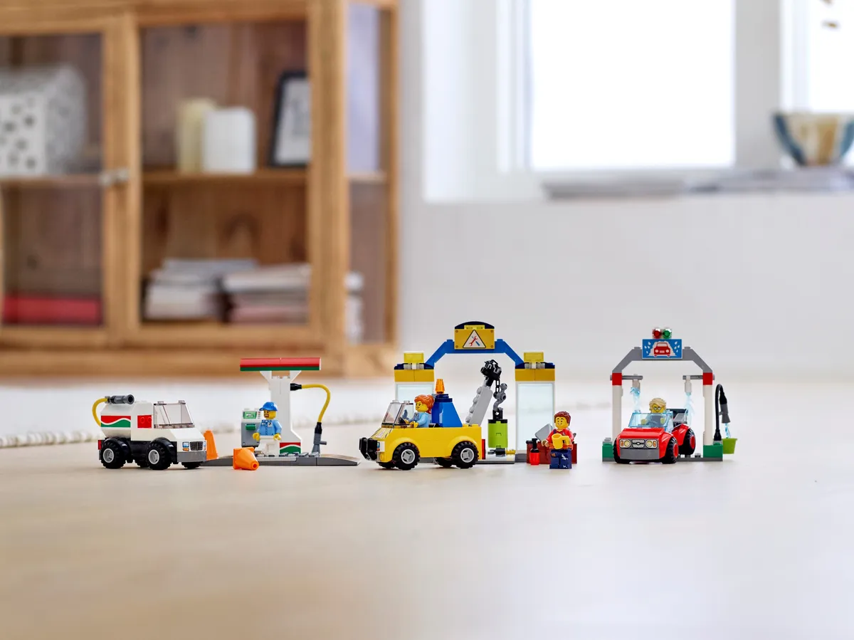 LEGO Garage Center (60232) - image 10