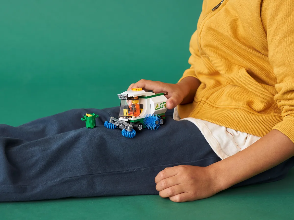 LEGO Street Sweeper (60249) - image 8