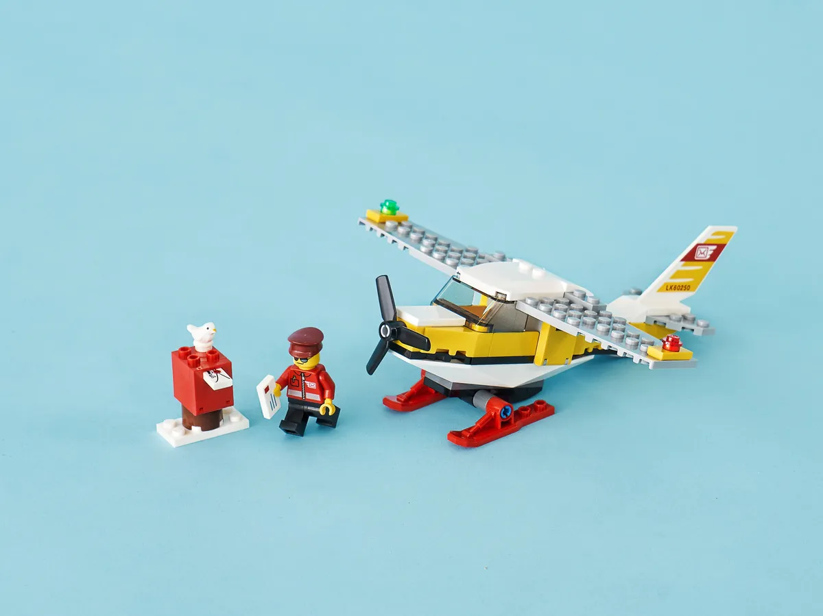 LEGO Mail Plane (60250) - image 6
