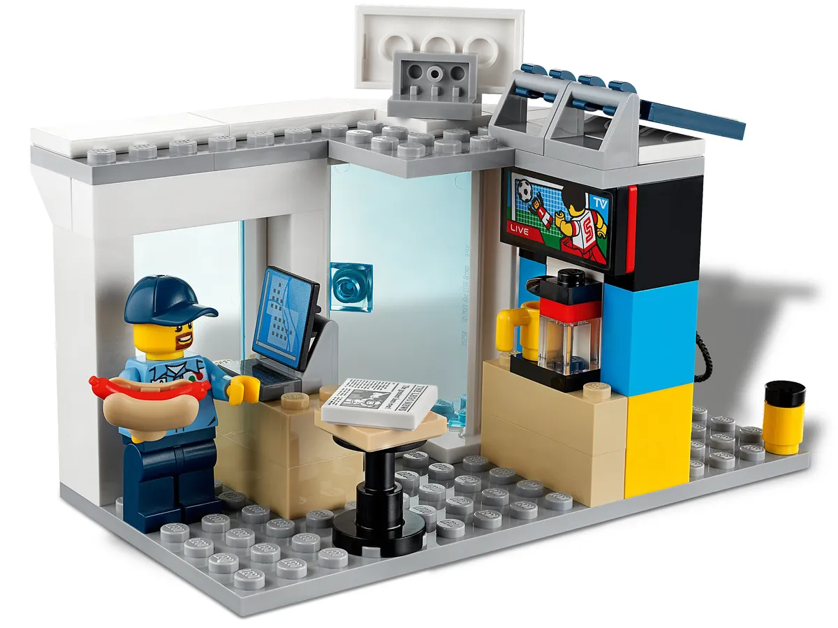 LEGO Service Station (60257) - image 5