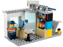 LEGO Service Station (60257) - image 5
