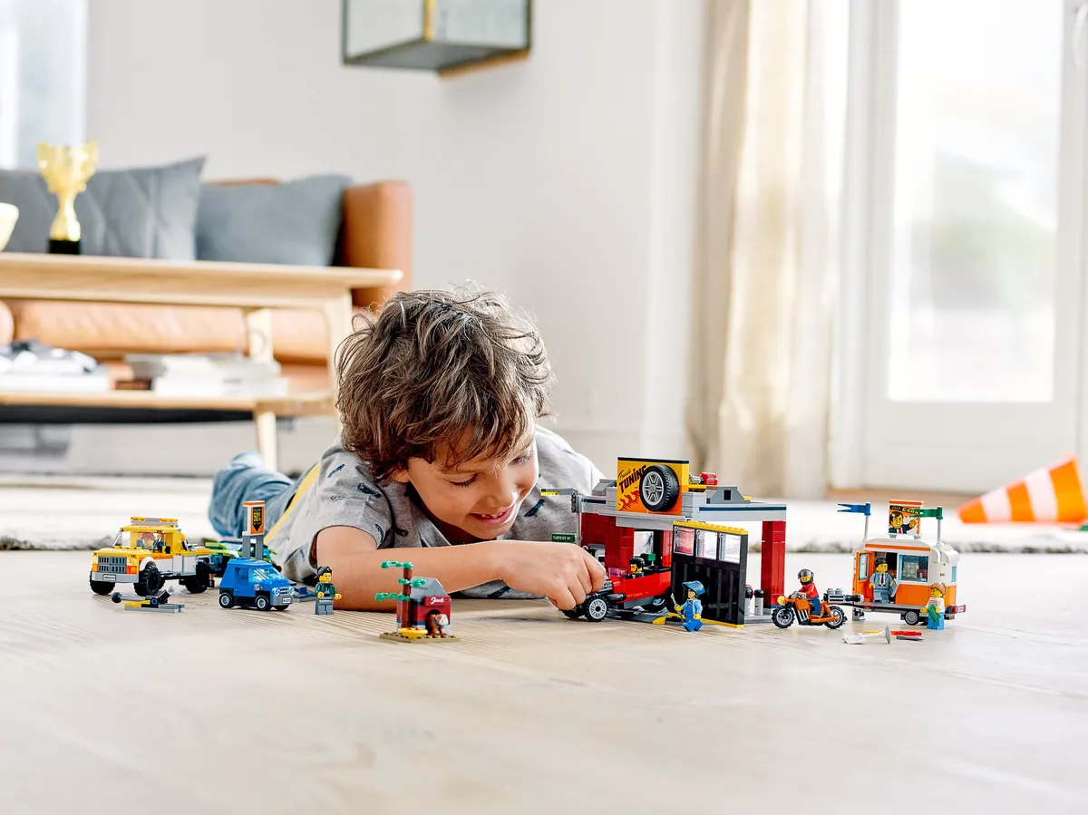 LEGO Tuning Workshop (60258) - image 9
