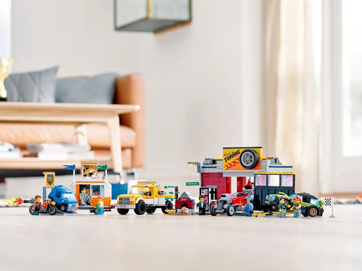 LEGO Tuning Workshop (60258) - image 10