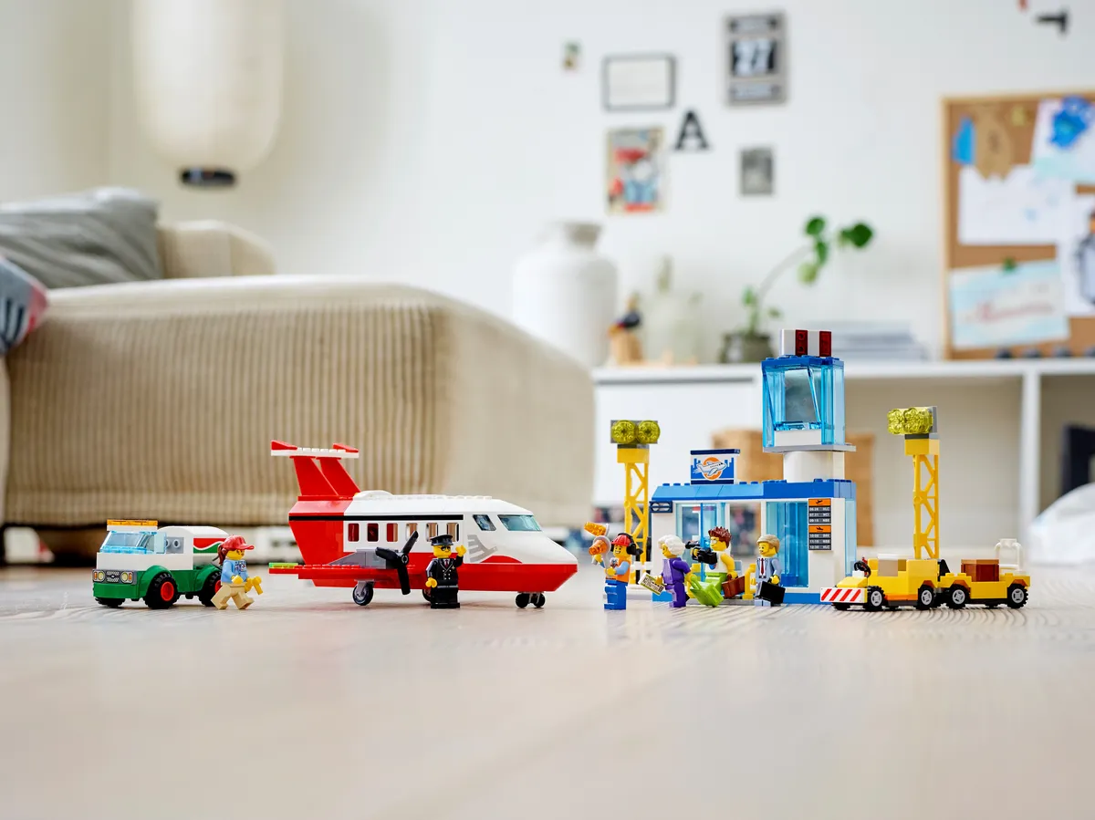 LEGO Central Airport (60261) - image 9