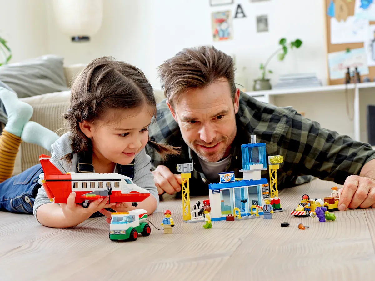 LEGO Central Airport (60261) - image 8