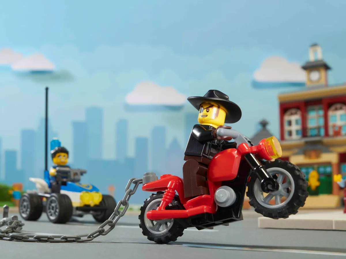 LEGO Main Square (60271) - image 23