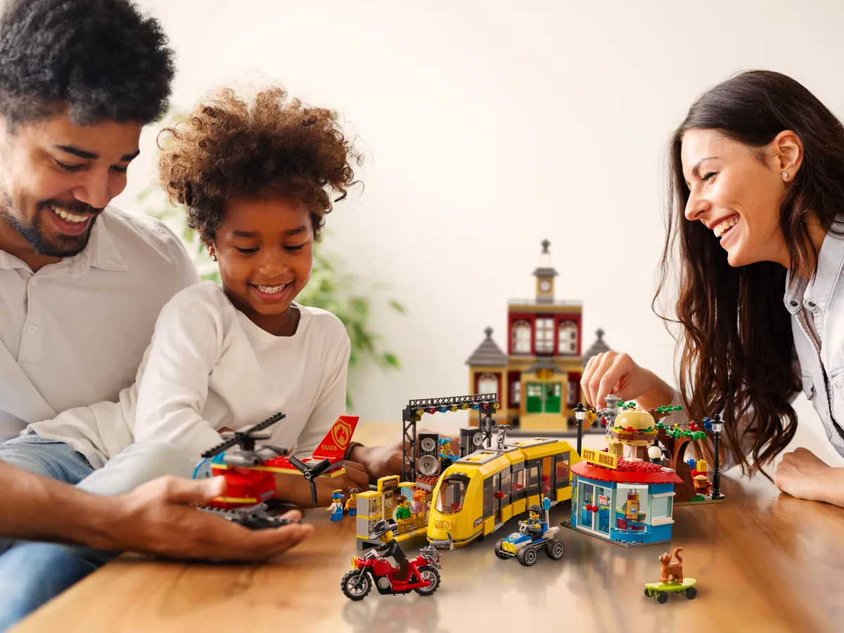 LEGO Main Square (60271) - image 13