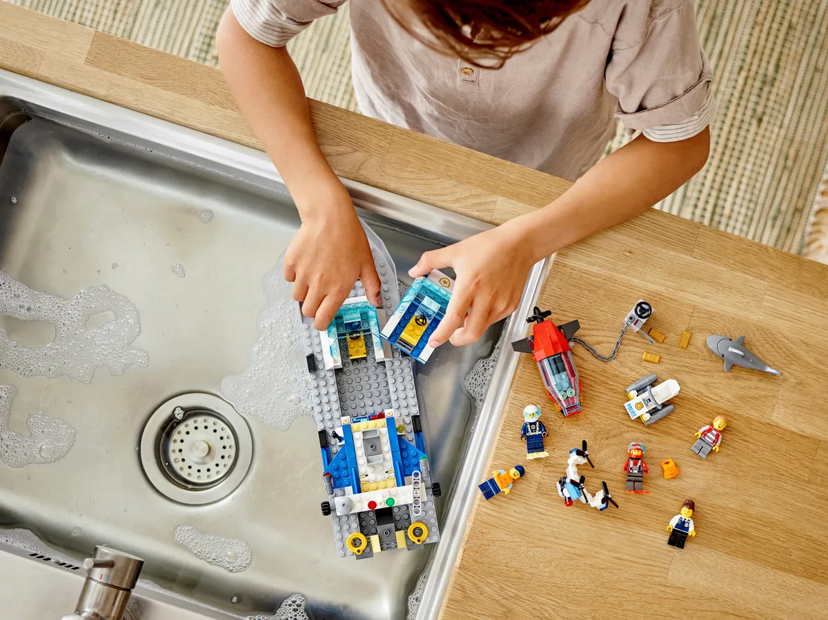 LEGO Police Patrol Boat (60277) - Bild 10