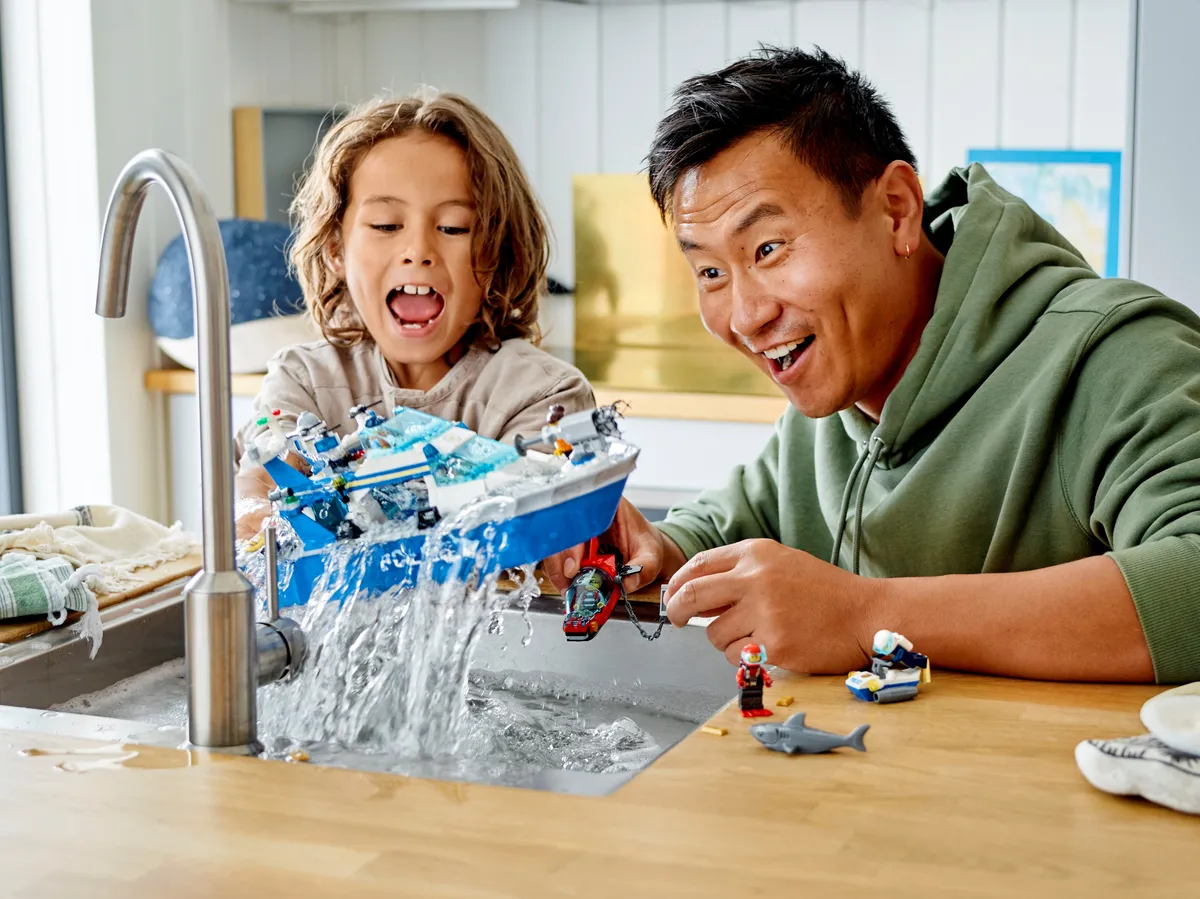 LEGO Police Patrol Boat (60277) - Bild 11