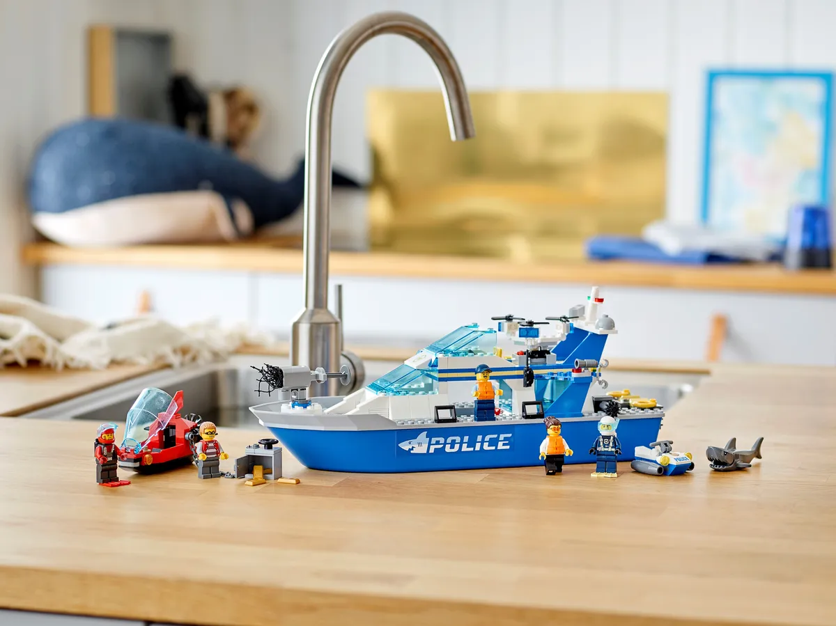 LEGO Police Patrol Boat (60277) - Bild 12