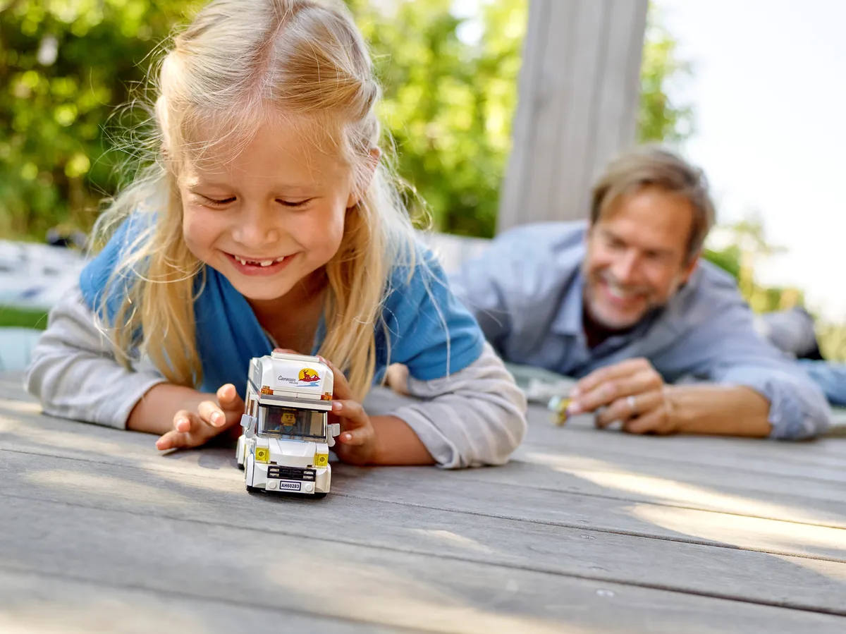 LEGO Holiday Camper Van (60283) - image 10