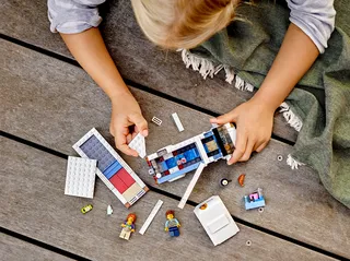 Holiday Camper Van van LEGO – productfoto 9 van 13