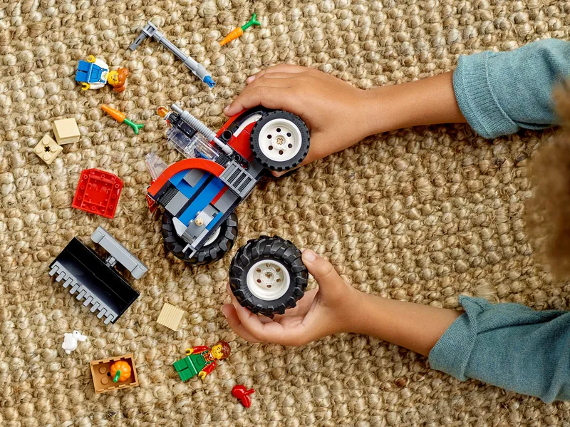 Tractor by LEGO – product photo 9 of 12