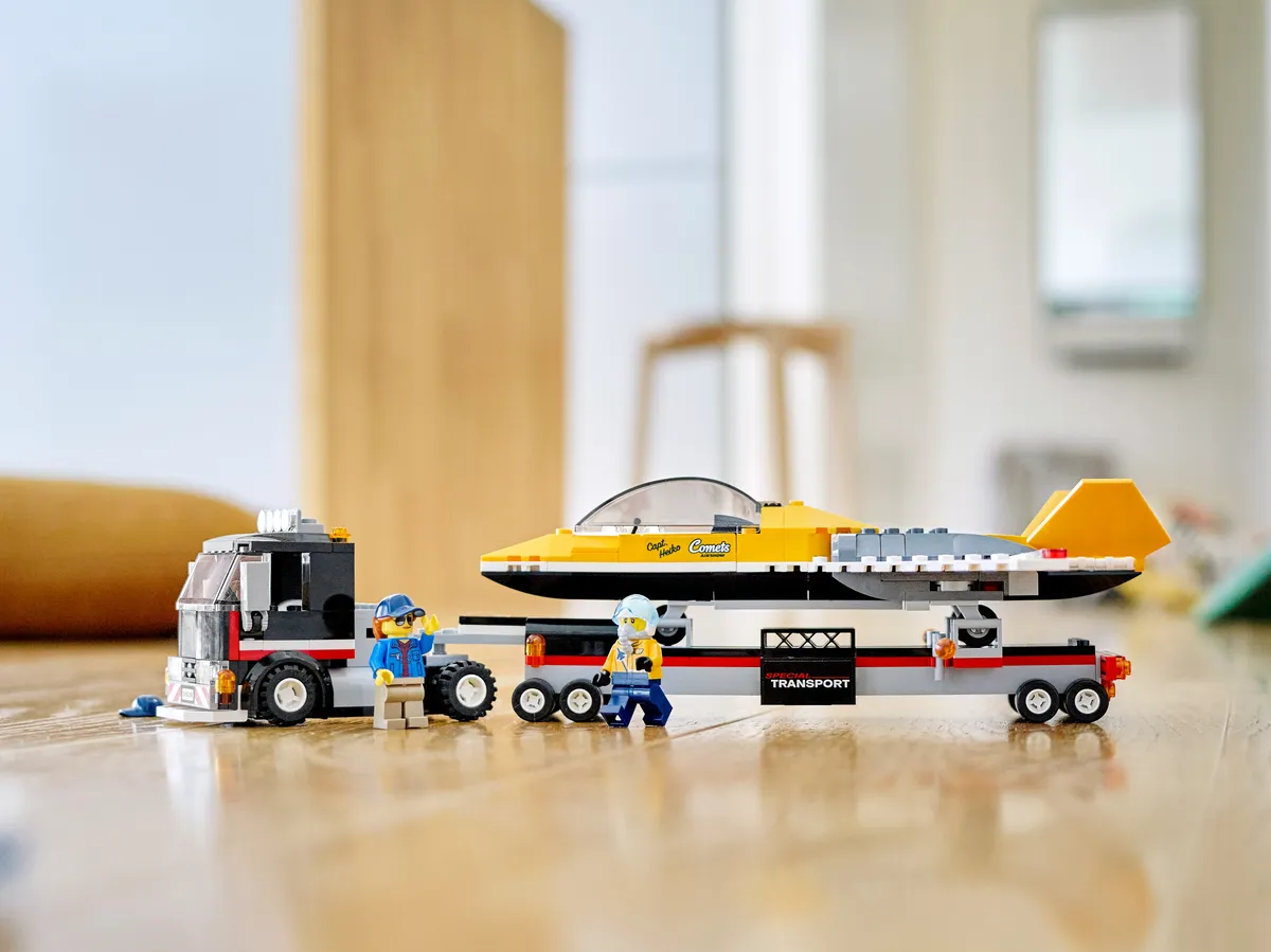 LEGO Airshow Jet Transporter (60289) - Bild 10