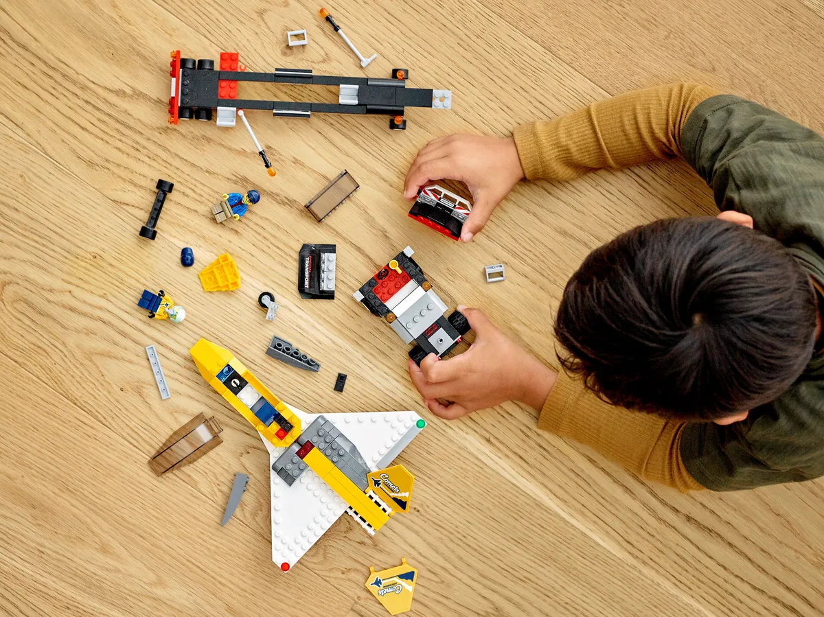 LEGO Airshow Jet Transporter (60289) - Bild 8
