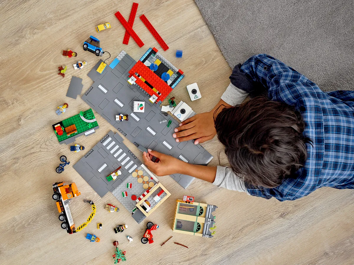 LEGO Town Center (60292) - image 12