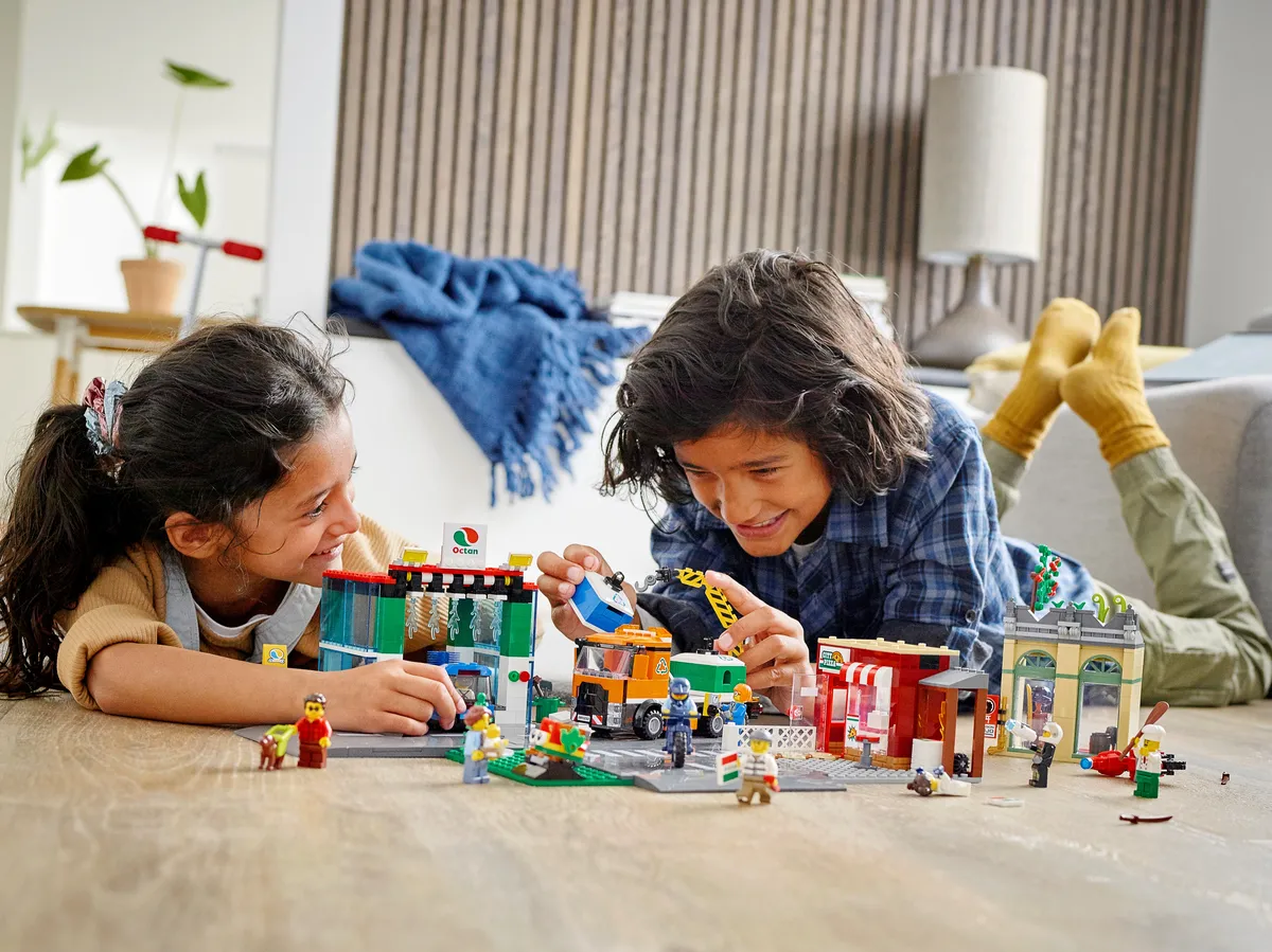 LEGO Town Center (60292) - image 13