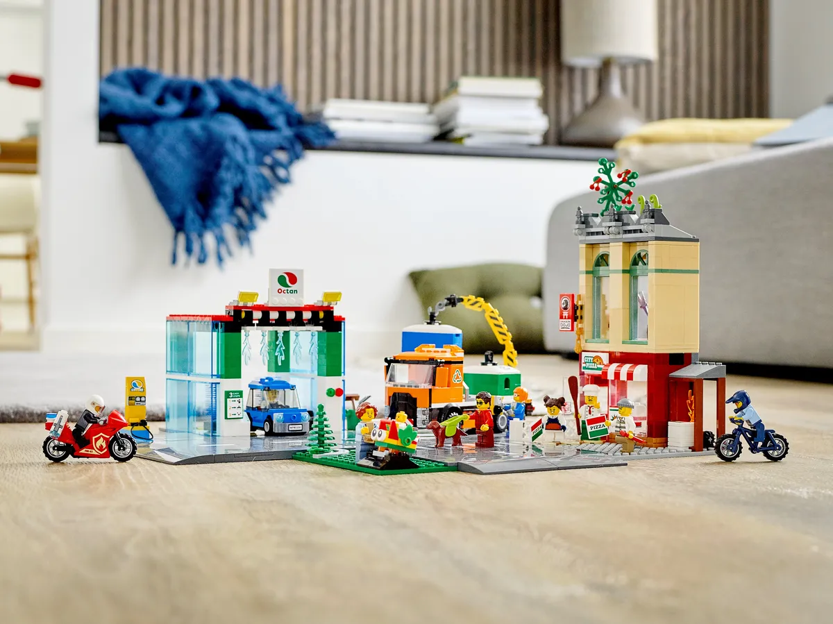 LEGO Town Center (60292) - image 14