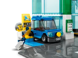 LEGO Town Center (60292) - image 8