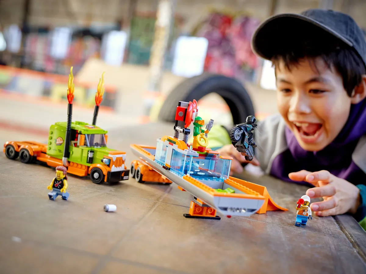 LEGO Stunt Show Truck (60294) - Bild 10