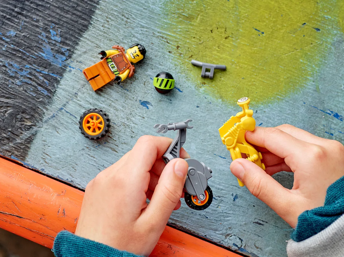 LEGO Demolition Stunt Bike (60297) - Bild 7