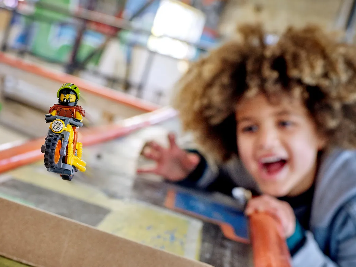 LEGO Demolition Stunt Bike (60297) - Bild 8