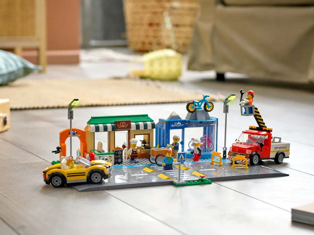 LEGO Shopping Street (60306) - image 11