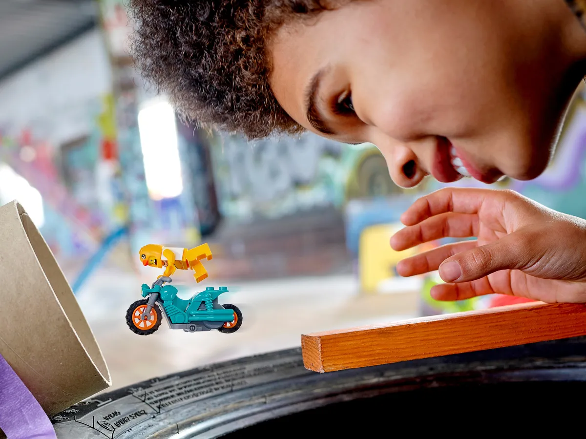 LEGO Chicken Stunt Bike (60310) - Bild 5
