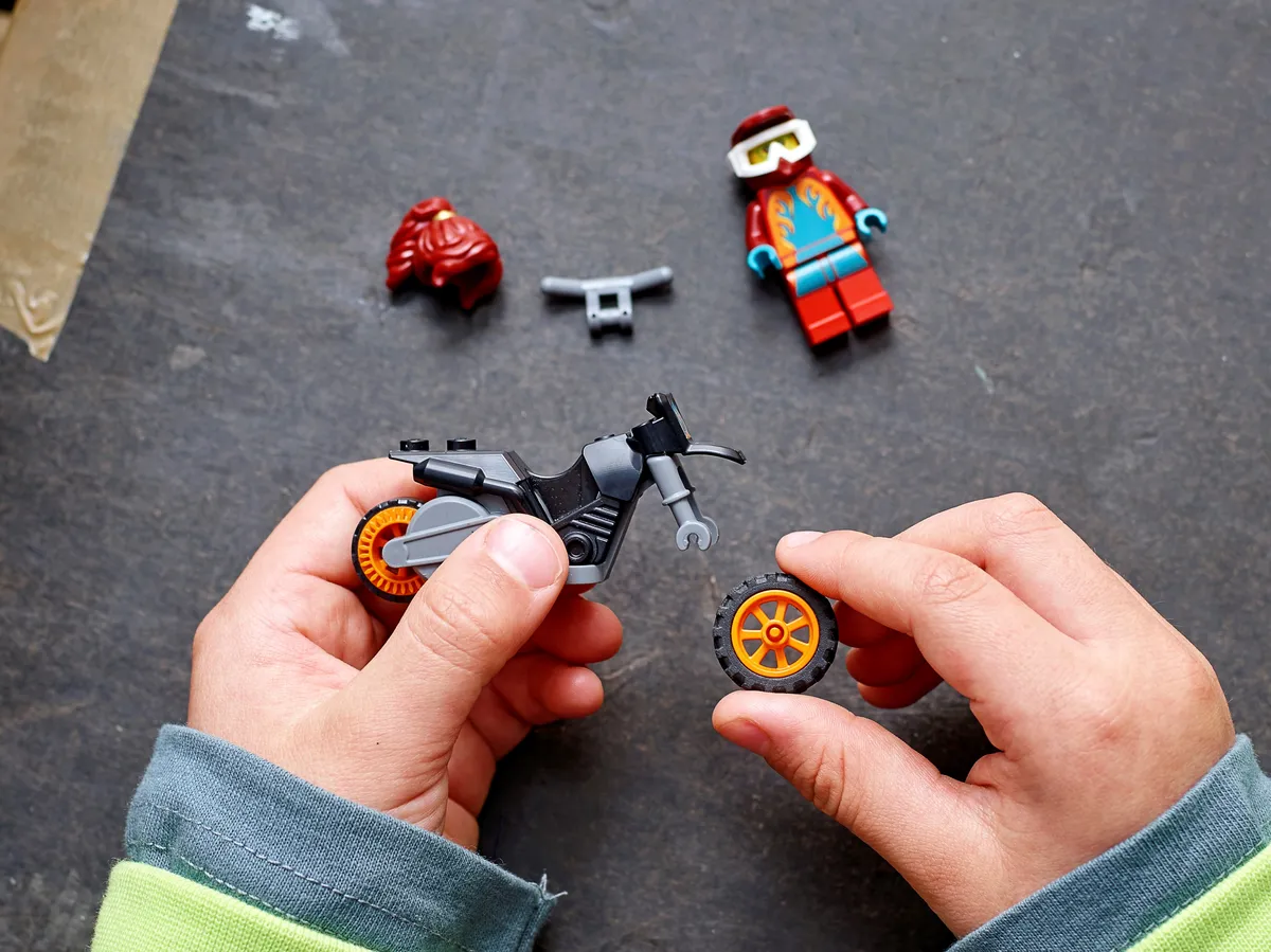 LEGO Fire Stunt Bike (60311) - Bild 7