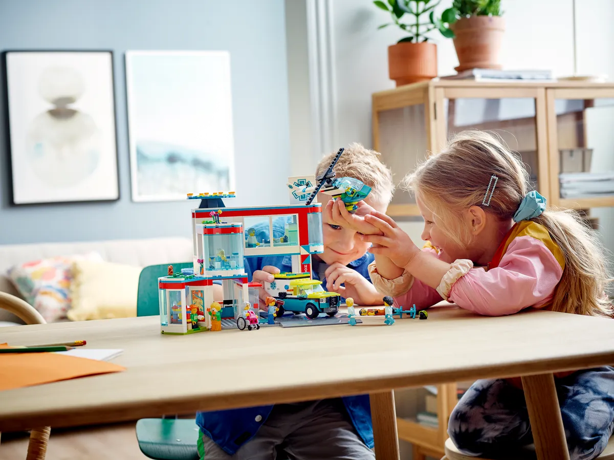 LEGO Hospital (60330) - image 9