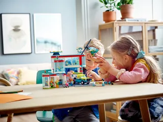 Hospital från LEGO – produktbild 9 av 10