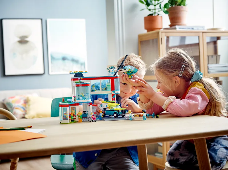 Hospital från LEGO – produktbild 9 av 10