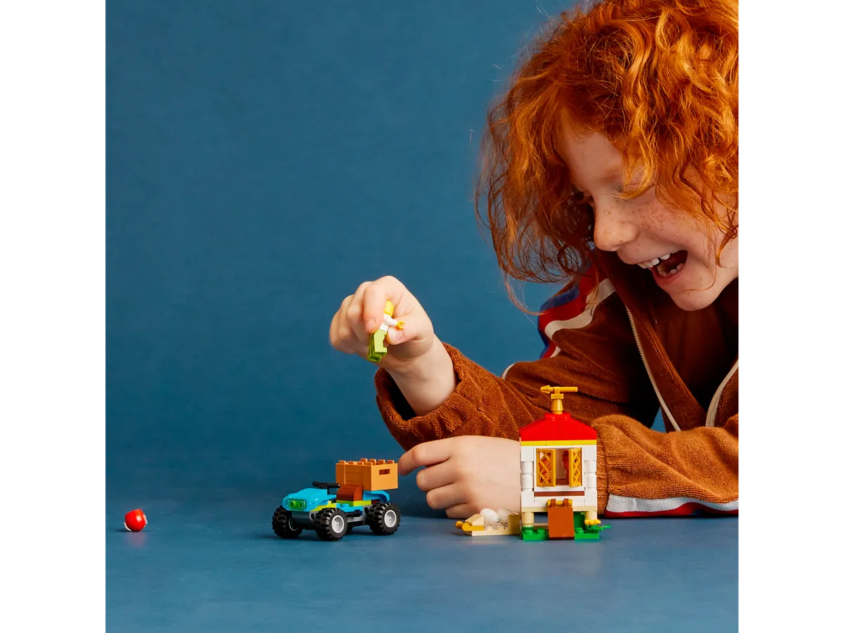 LEGO Chicken Henhouse (60344) - image 8